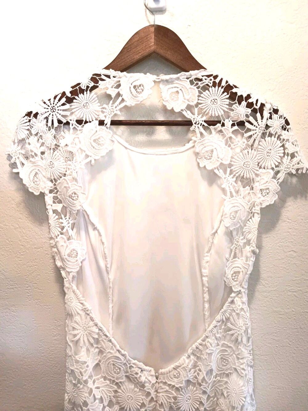 Lulus White Crochet Floral Lace Open Back Mini Dress Cap Sleeve Bridal Size M - Picture 6 of 11